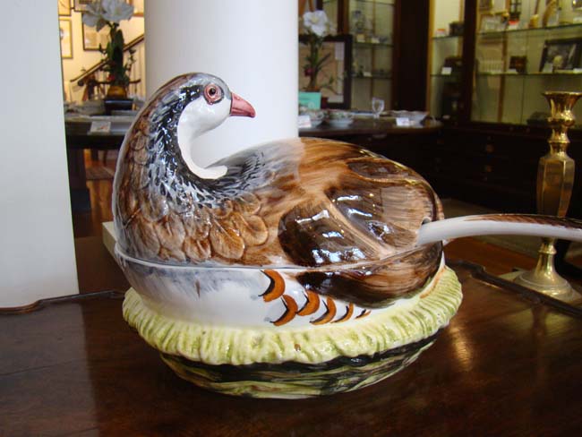A beautiful vintage hand painted tureen in the form of a partridge — image 3